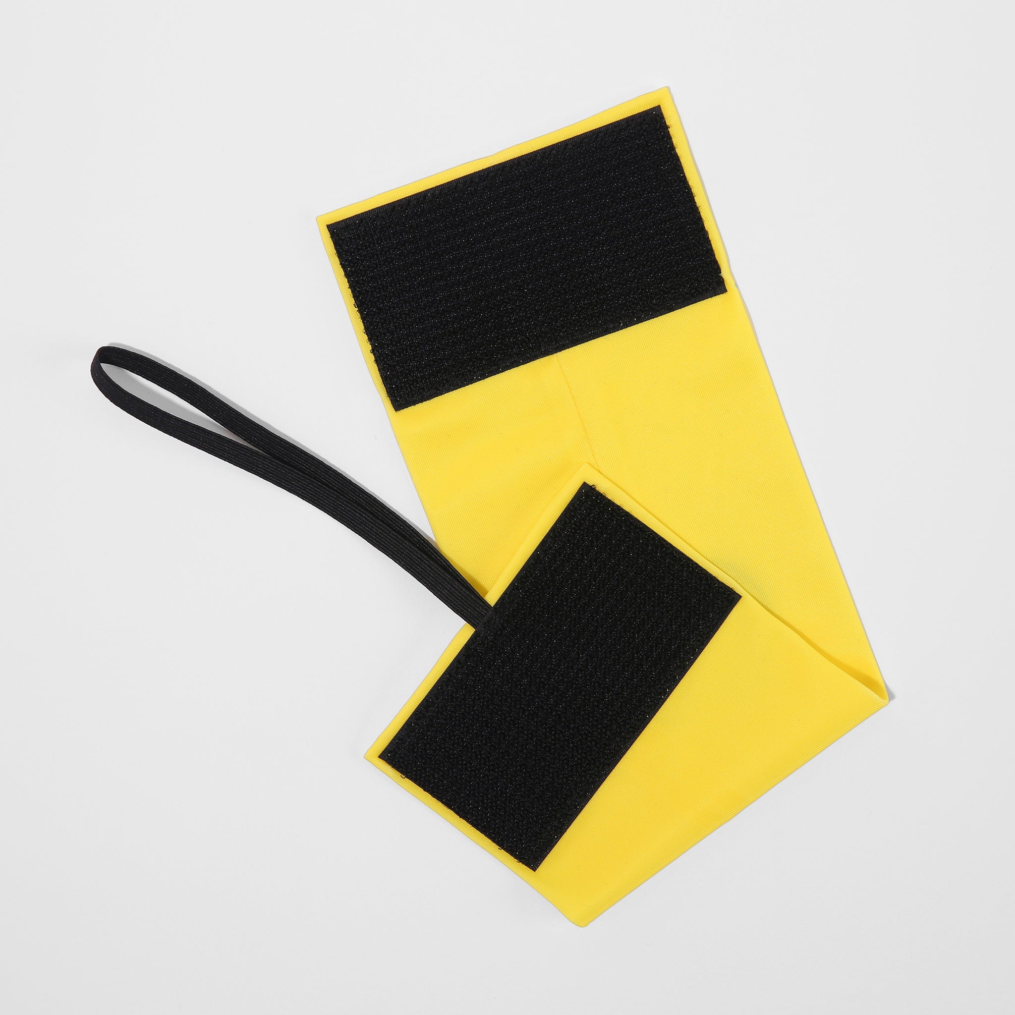 Desporte yellow captains armband with a velcro strap and elastic cord for perfect fit