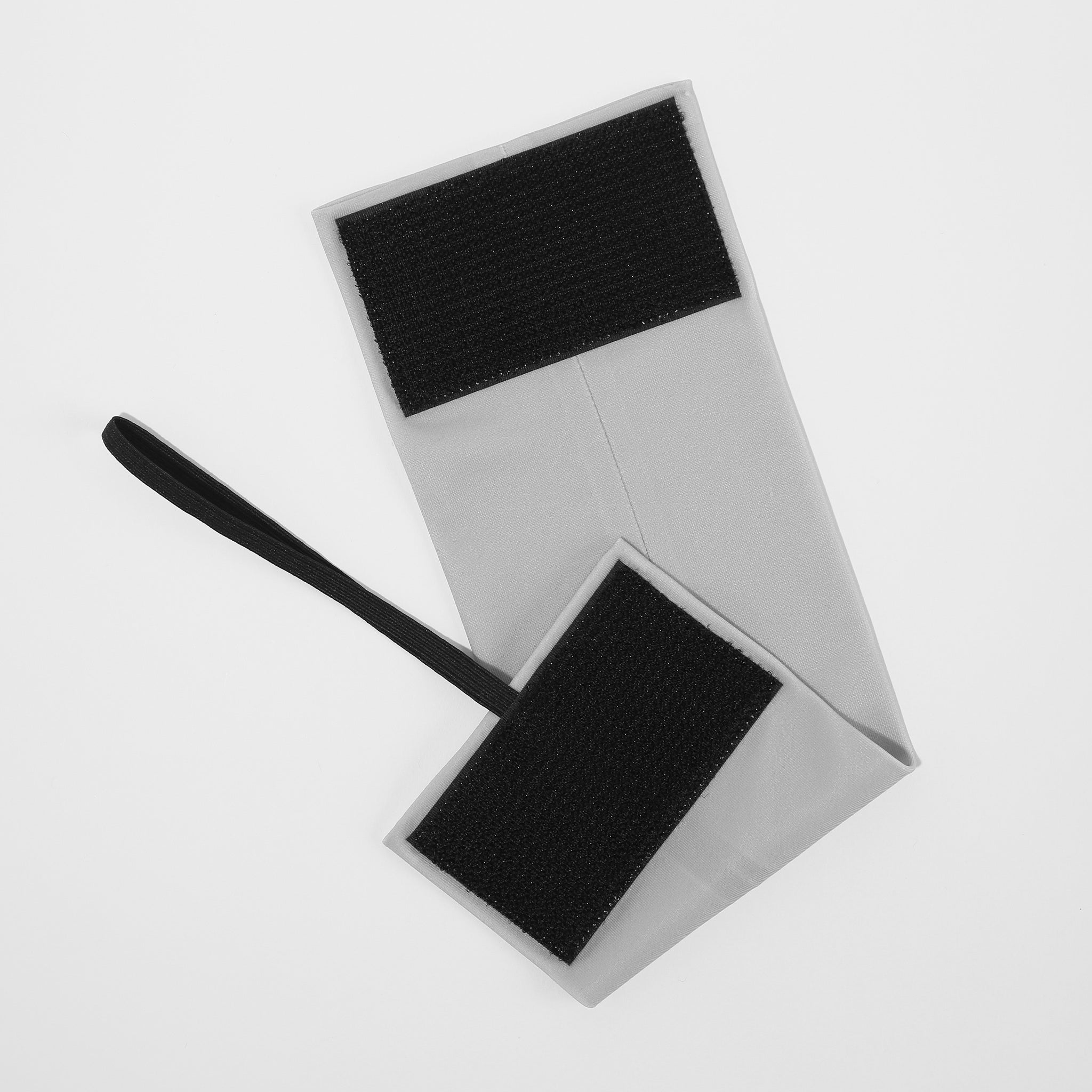 Desporte gray captains armband with a velcro strap and elastic cord for perfect fit